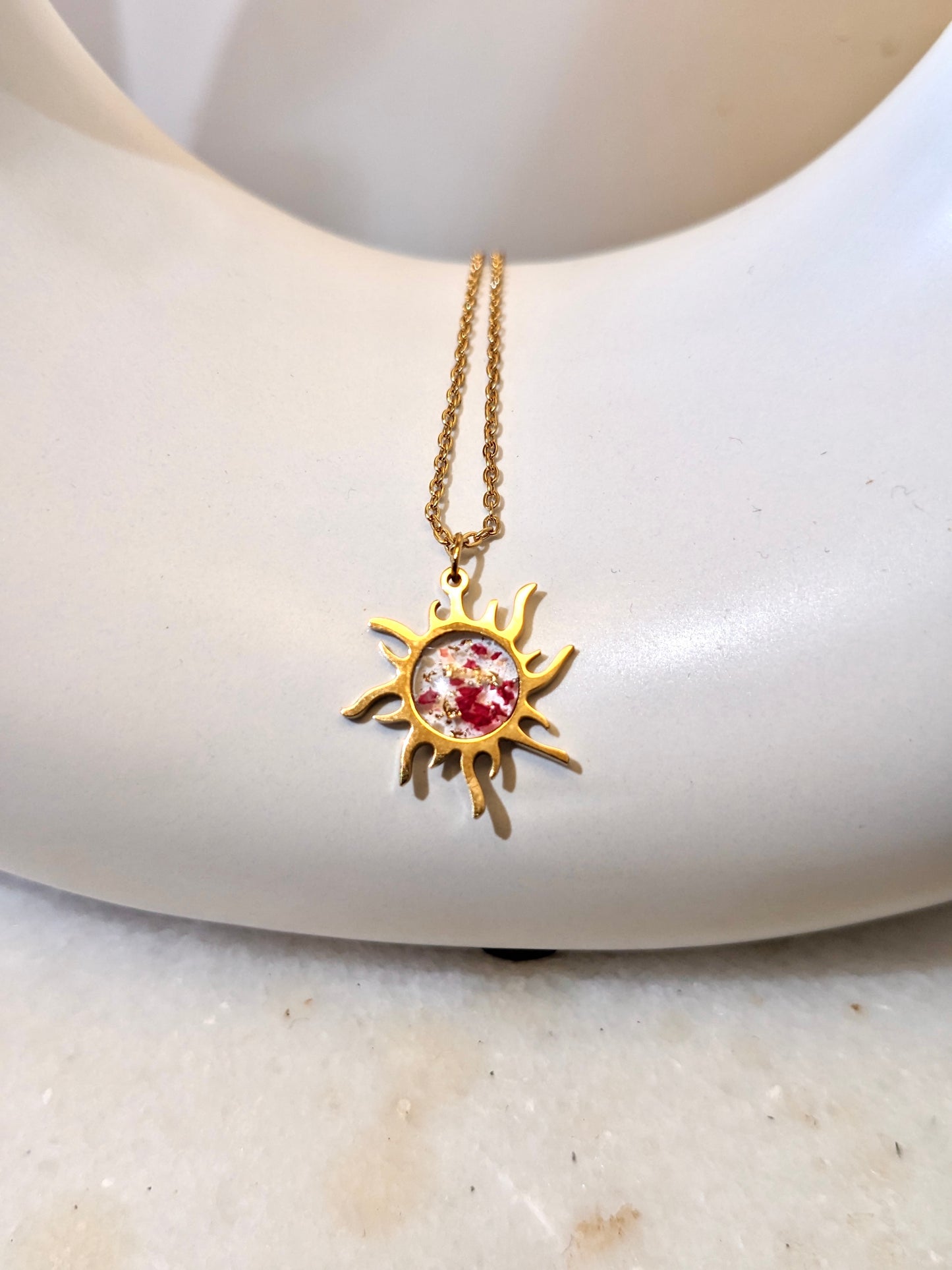 Golden Sun Necklace with Dry Red Roses